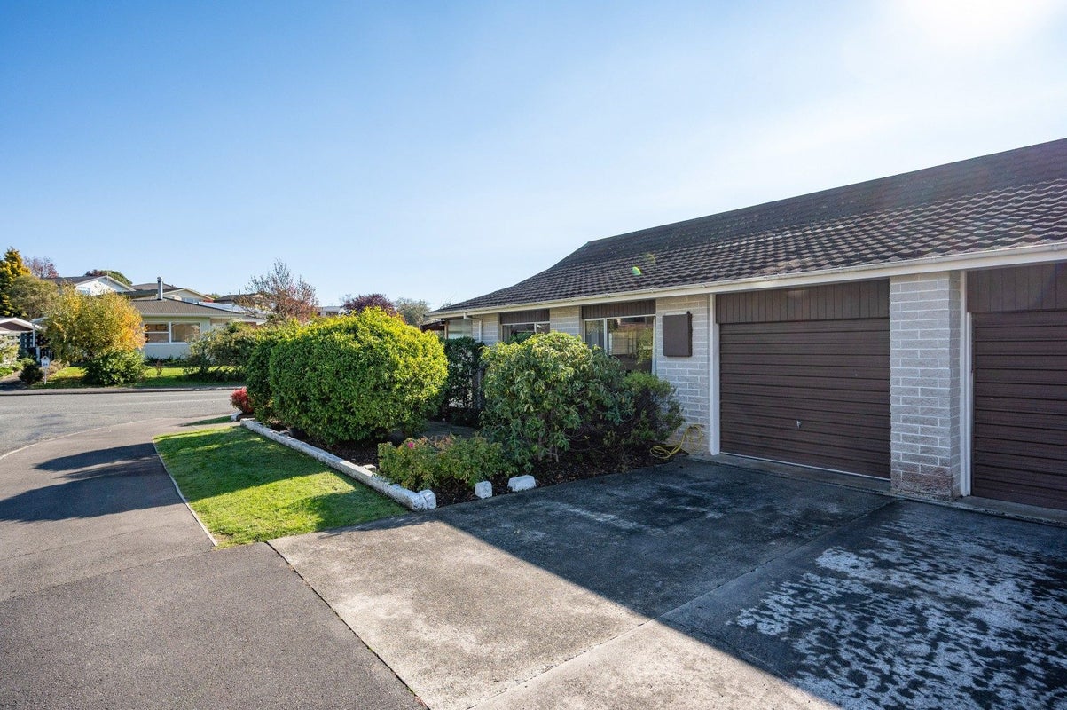 1A Marlborough Crescent, Richmond, Richmond - Carousel 2