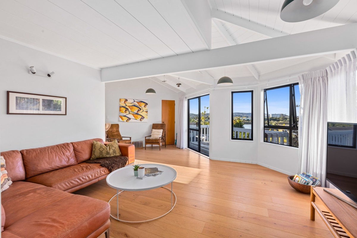 28 Maori Hut Road, Red Beach, Red Beach - Carousel 2