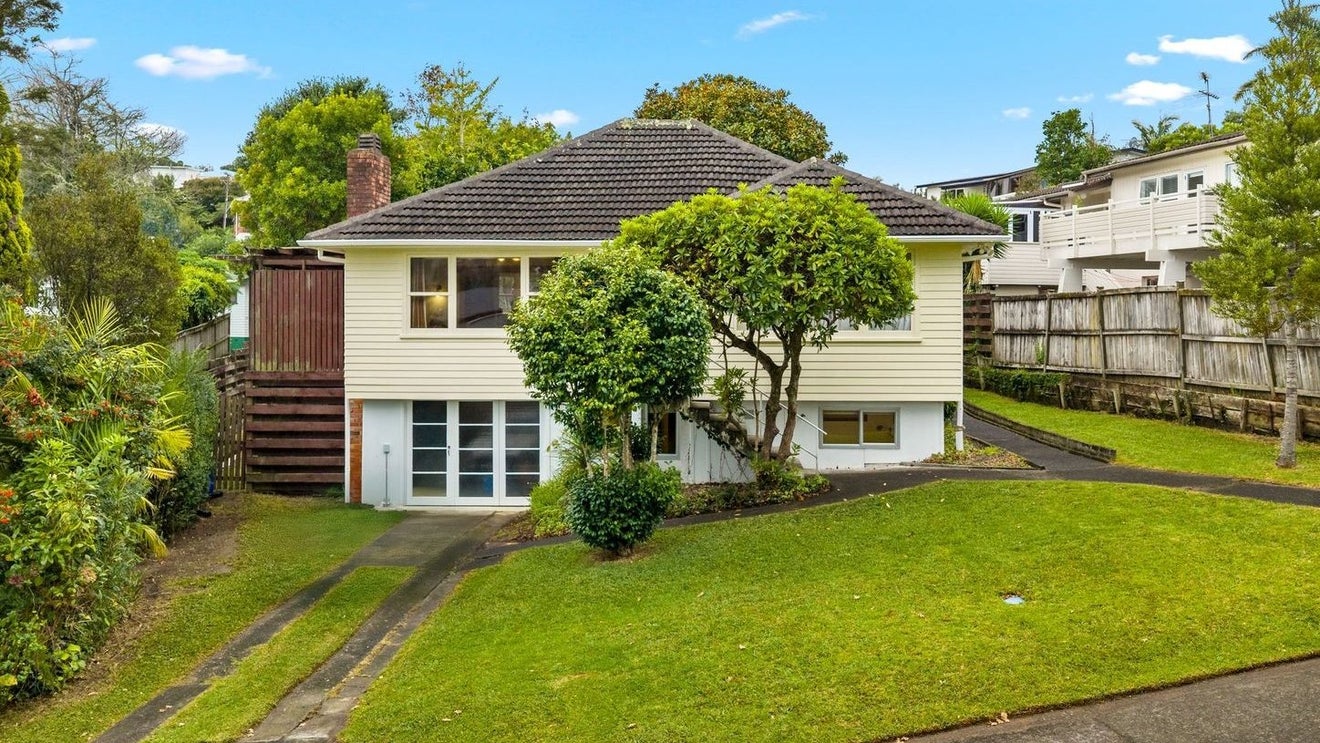 15 Rosecamp Road, Beach Haven, Auckland - Carousel 1