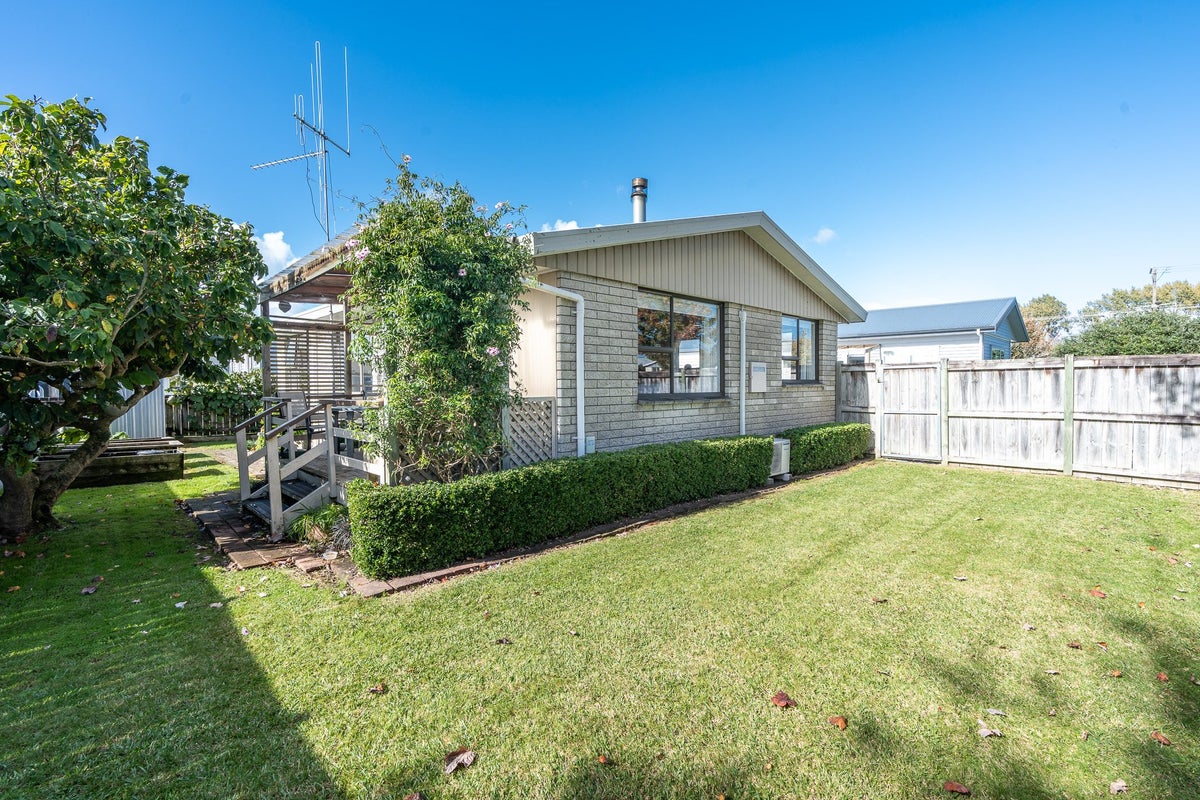 10 Lafferty Street, Maeroa, Hamilton - Carousel 1