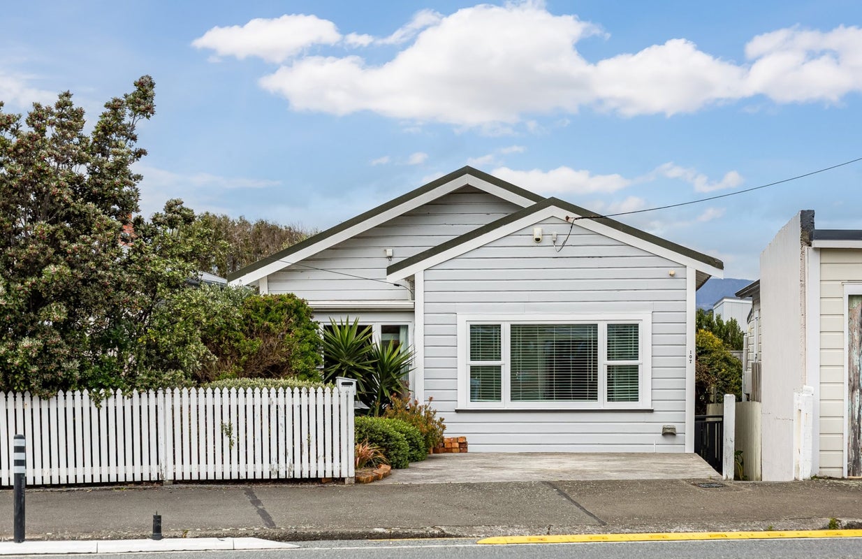 107 Onepu Road, Lyall Bay, Wellington - Carousel 1