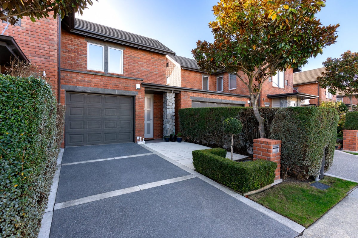 7 Henley Green, Northwood, Christchurch - Carousel 2