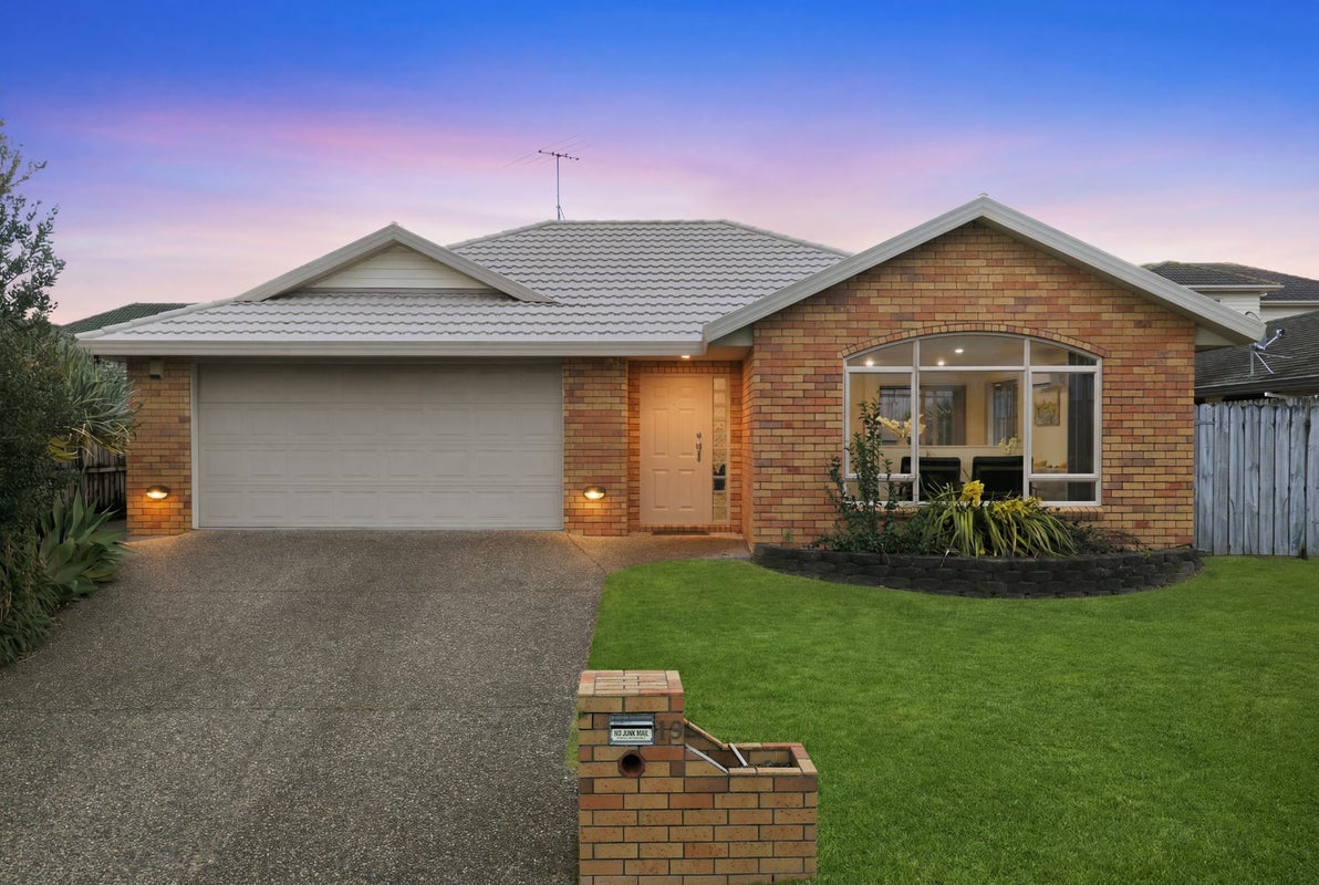 19 Norm Pellow Drive, Manurewa, Auckland - Carousel 1