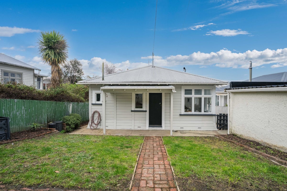 20 Byron Street, Mornington, Dunedin - Carousel 24