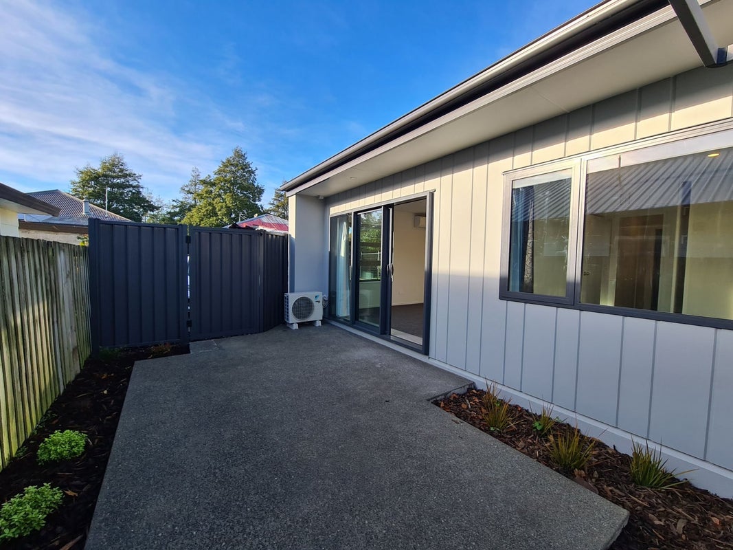 3/11 Defoe Place, Waltham, Christchurch - Carousel 1