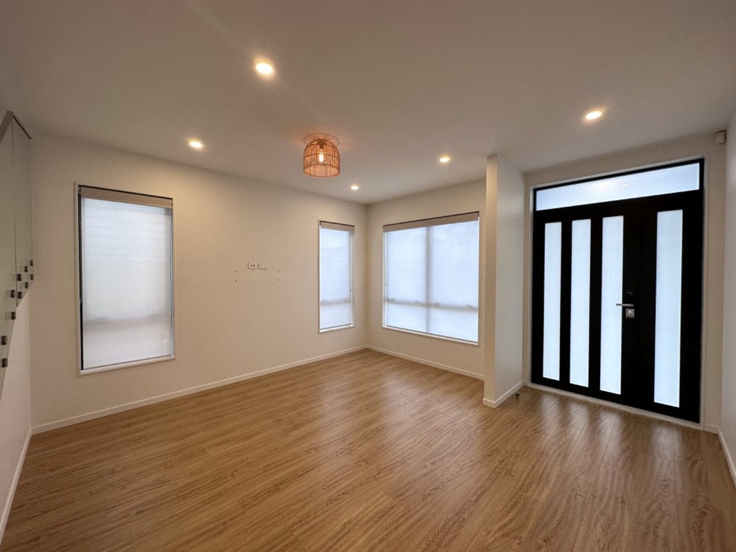 13 Paripari ST, Flat Bush, Auckland - Carousel 2