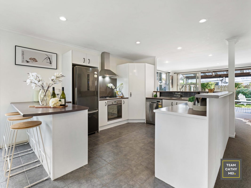 29 Figaro Crescent, Takanini, Auckland - Carousel 2