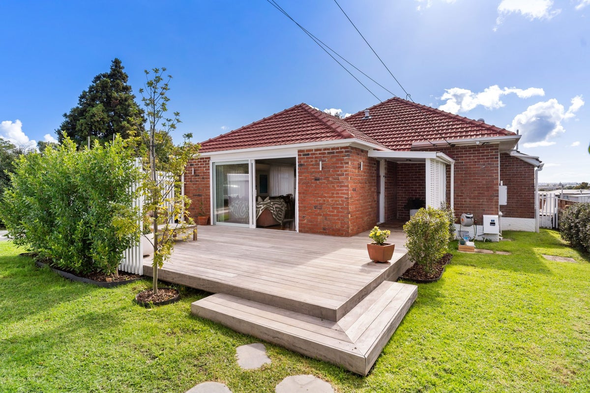 1/13 Fairlands Avenue, Waterview, Auckland - Carousel 1