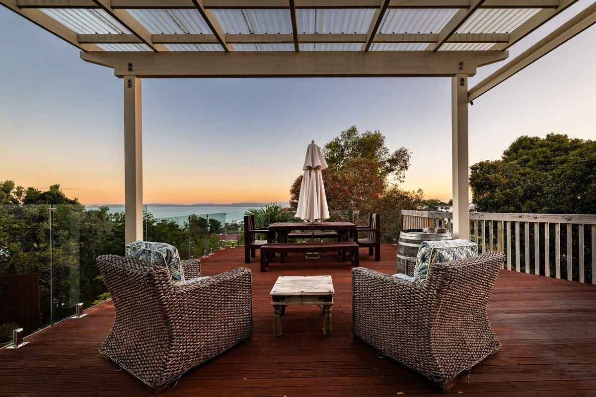 117 Priestley Terrace, Bluff Hill, Napier - Carousel 1