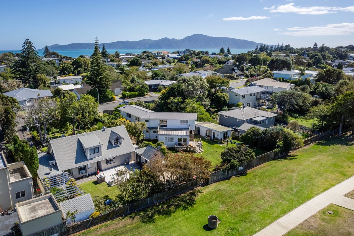 45 Margaret Road, Raumati Beach, Paraparaumu - Carousel 2