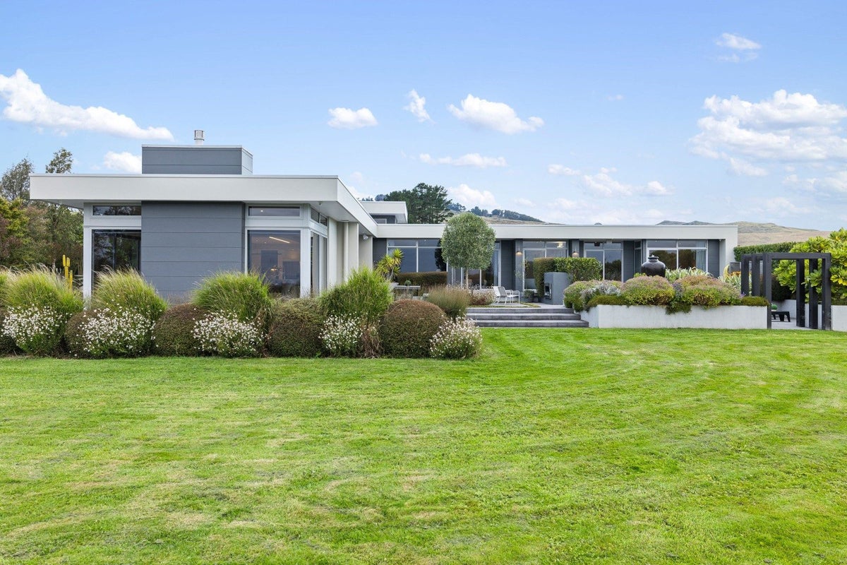 2 Aglaia Place, Cracroft, Christchurch - Carousel 1
