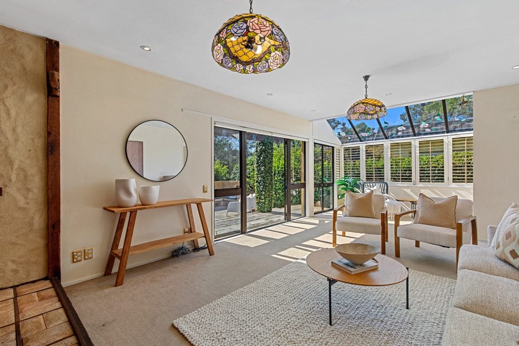4 Saddleback Rise, Murrays Bay, Auckland - Carousel 1