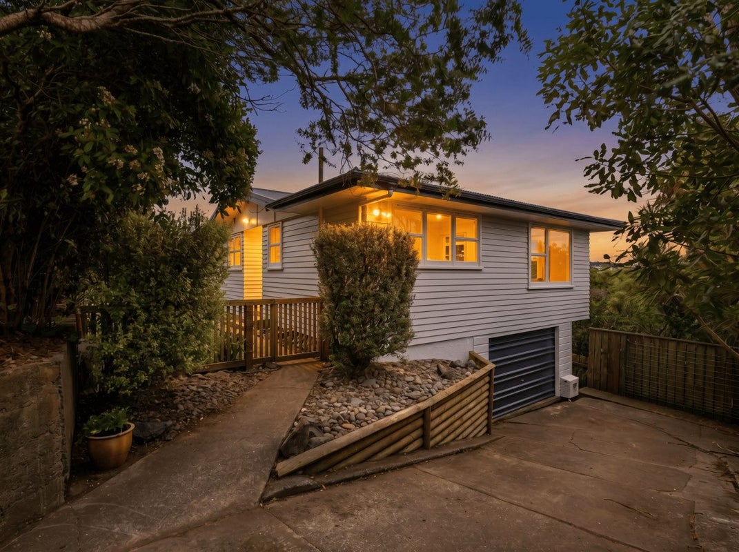 19 Jane Grove, Paparangi, Wellington - Carousel 1
