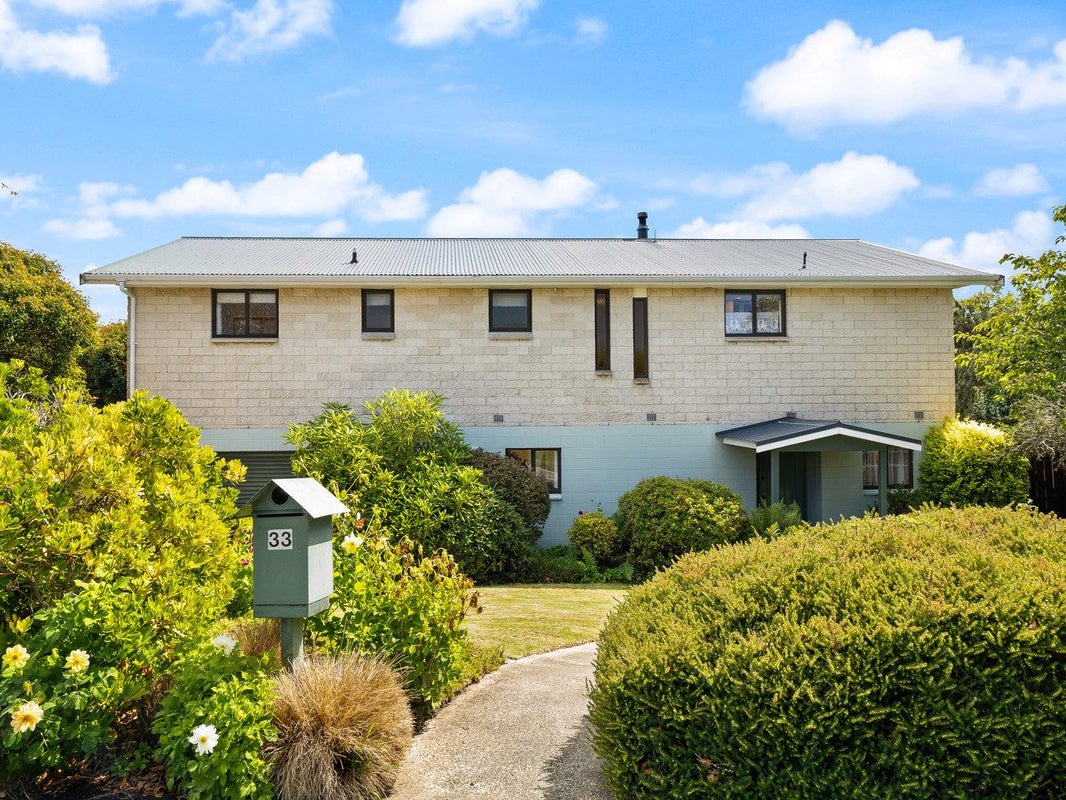 33 Walton Park Avenue, Fairfield, Dunedin - Carousel 1