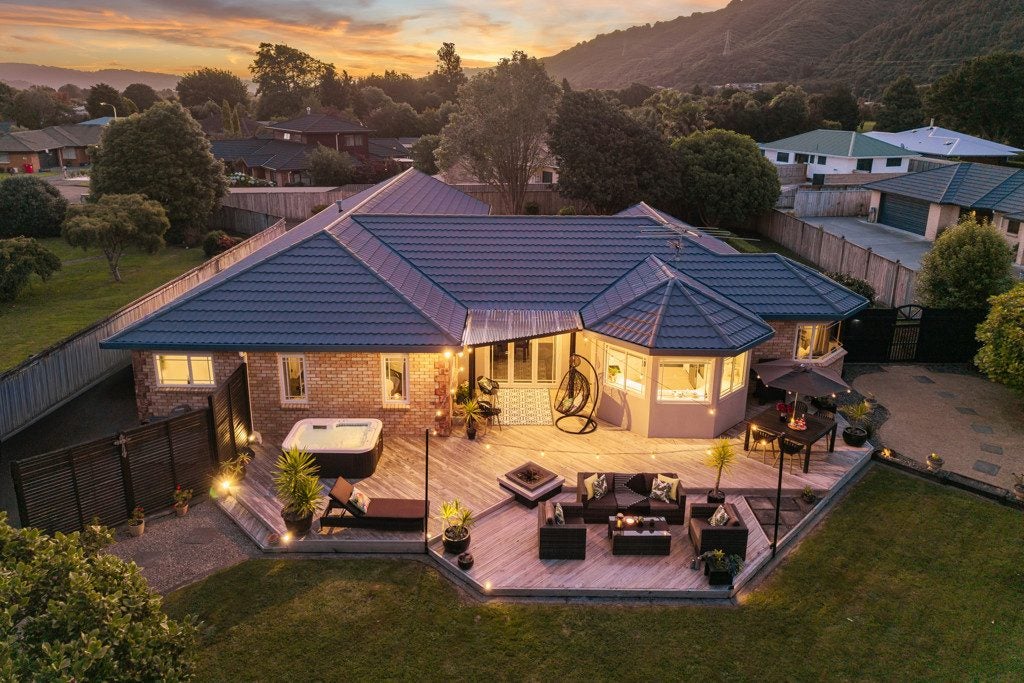 30 Galveston Grove, Totara Park, Upper Hutt - Carousel 1