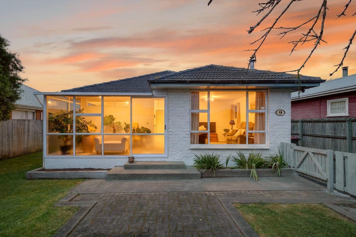 9 Falcon Street, New Brighton, Christchurch - Carousel 1