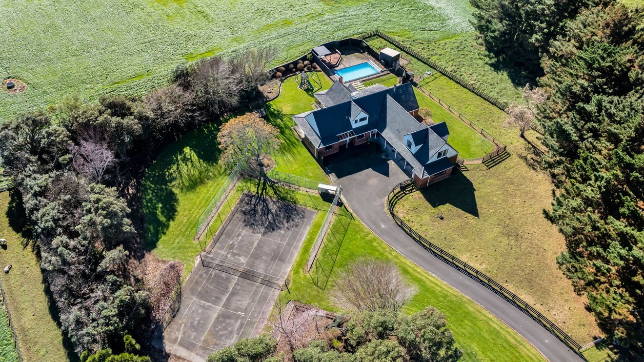 1306 Normanby Road, Hawera - Carousel 49