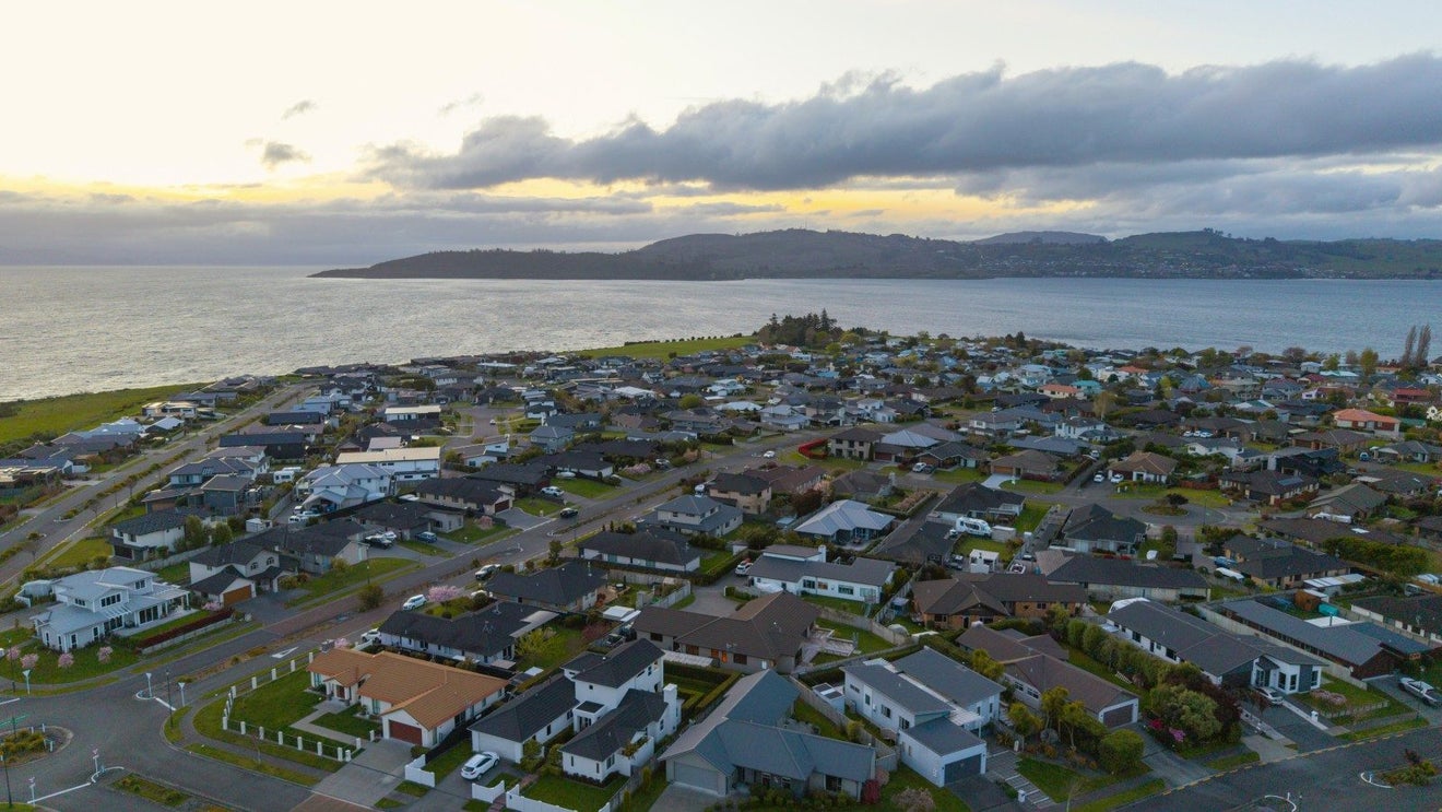 8 Ernest Kemp Rise, Wharewaka, Taupo - Carousel 1
