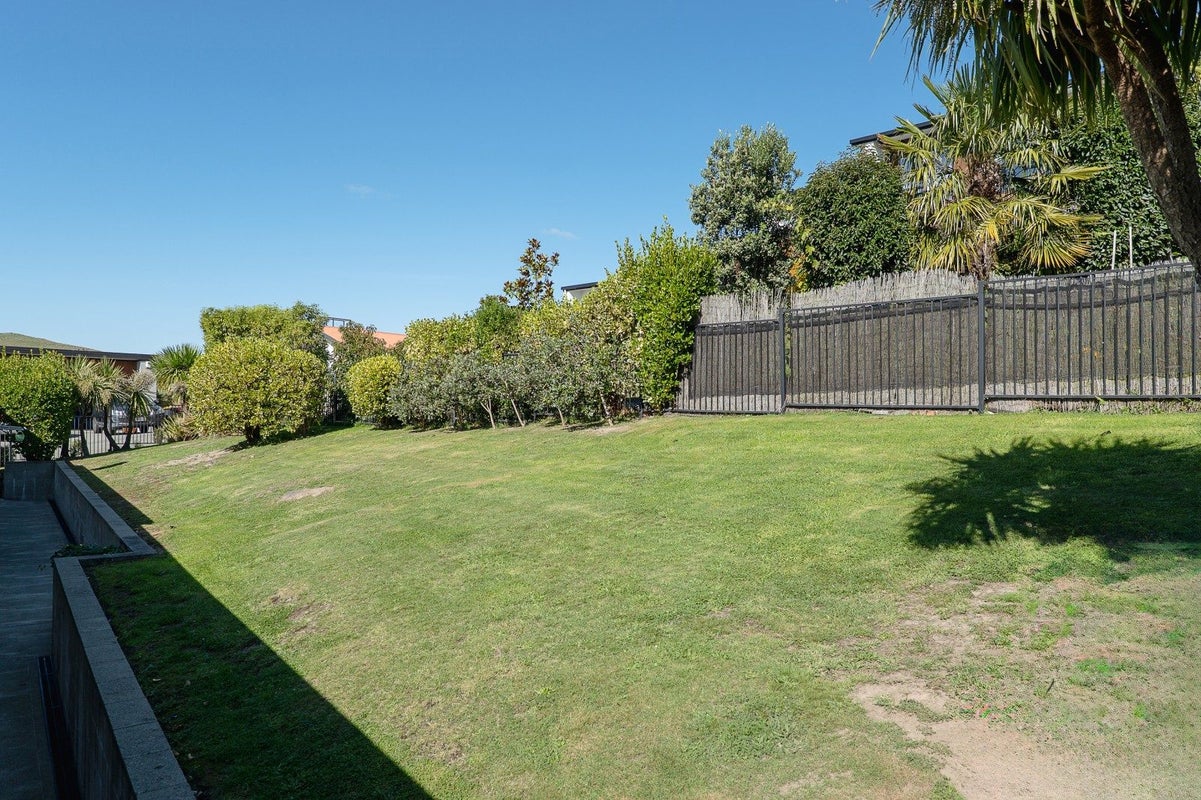18 Kenmure Drive, Huntsbury, Christchurch - Carousel 21