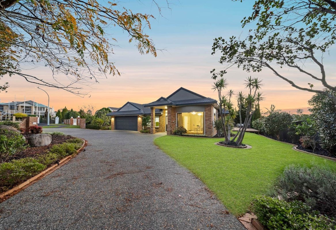 35 Anaheim Boulevard, Shamrock Park, Auckland - Carousel 1
