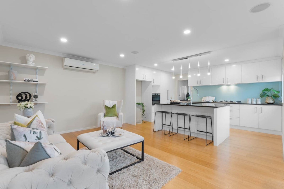 21 Lagonda Rise, Oteha, Auckland - Carousel 2