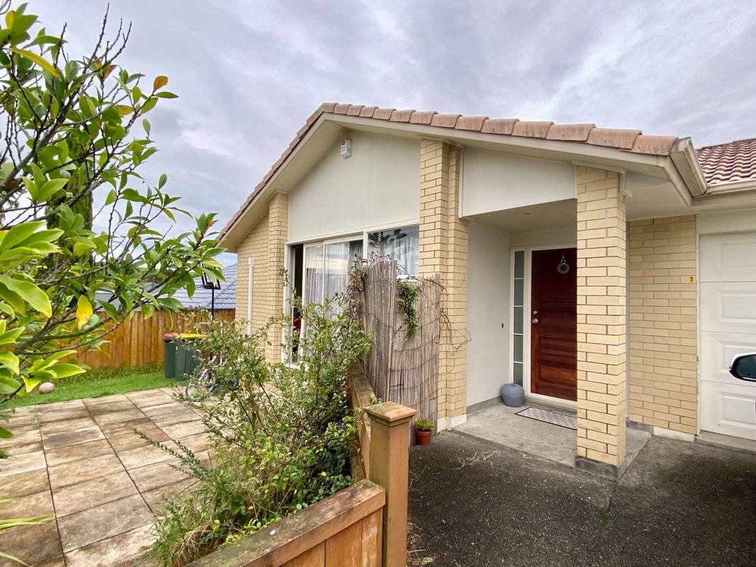 7 Buncrana Place, Pinehill, North Shore City, Auckland - Carousel 1