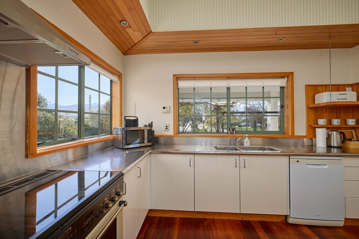69 Ludstone Road, Kaikoura - Carousel 2