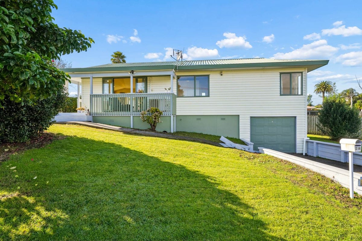 21A Kotuku Street, Te Atatu Peninsula, Auckland - Carousel 1