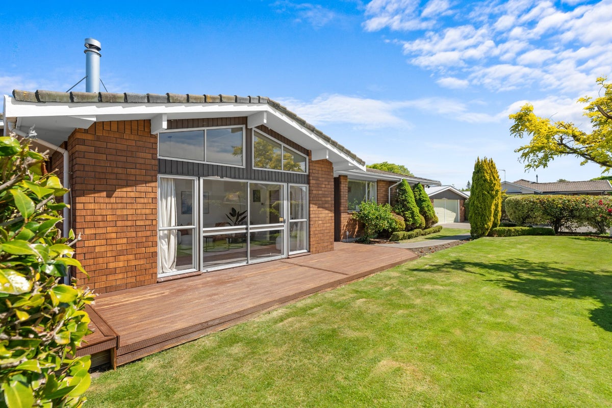 11A Wyatt Place, Russley, Christchurch - Carousel 1