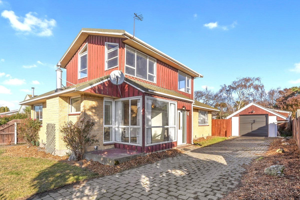 33 Frensham Crescent, Woolston, Christchurch - Carousel 1