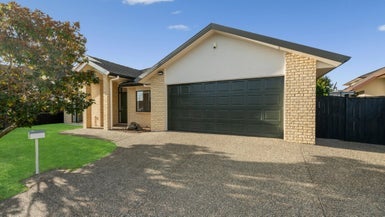 12 Duntrune Road, Flat Bush, Auckland - Carousel 1