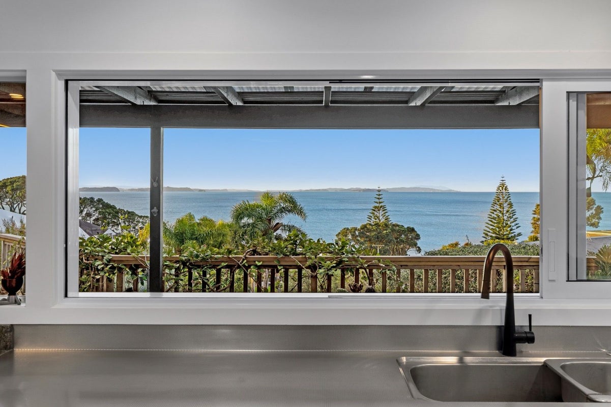 74 Duncansby Road, Stanmore Bay, Whangaparaoa - Carousel 1