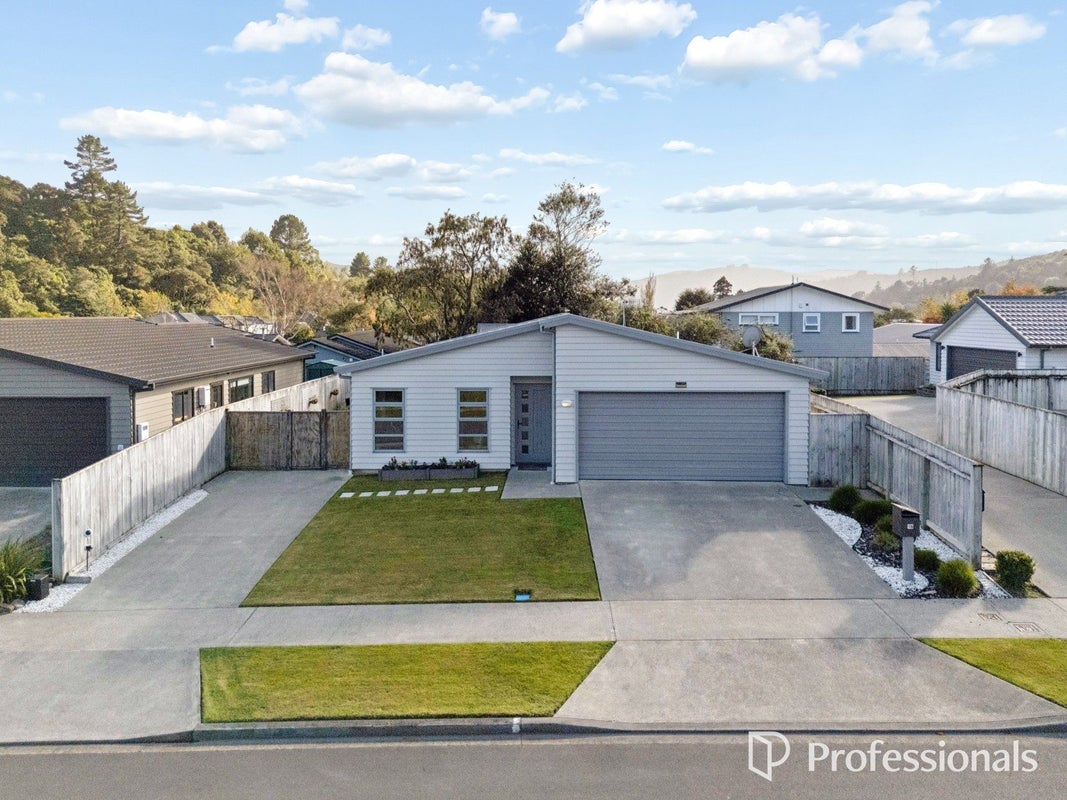 16 Poppy Watts Grove, Stokes Valley, Lower Hutt - Carousel 1