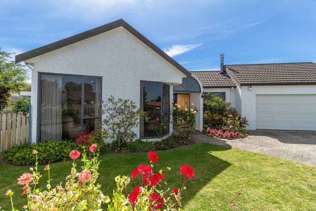 13 Bishops Close, Greenmeadows, Napier - Carousel 2