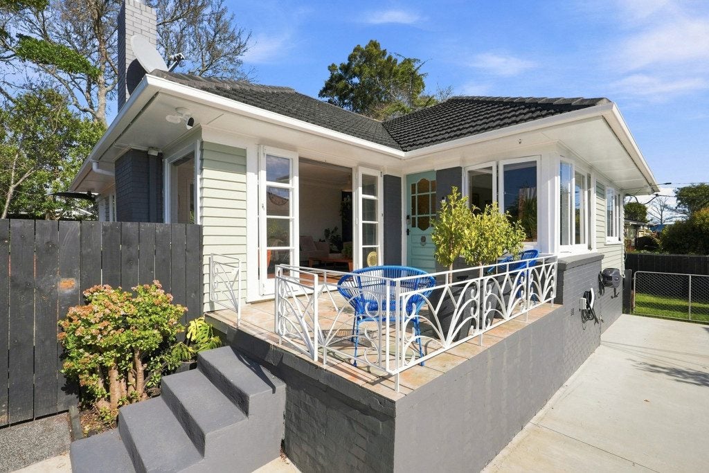 1/12 Pooks Road, Ranui, Auckland - Carousel 1