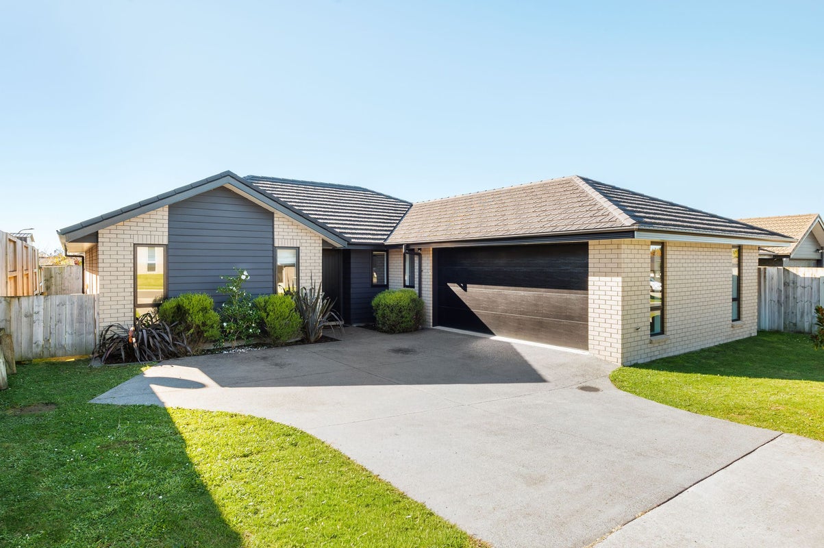 59 Ladeira Place, Fitzroy, Hamilton - Carousel 1