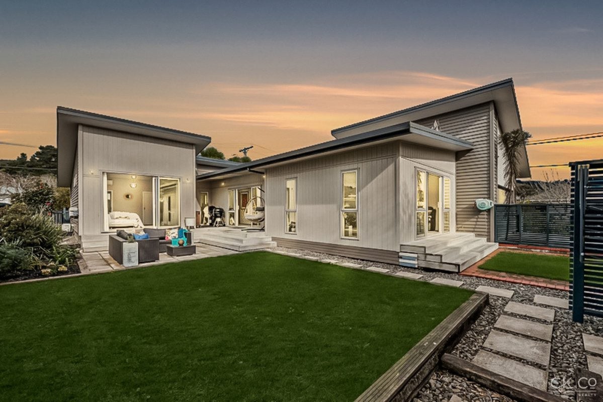 21 Pempsey Street, Silverstream, Upper Hutt - Carousel 1