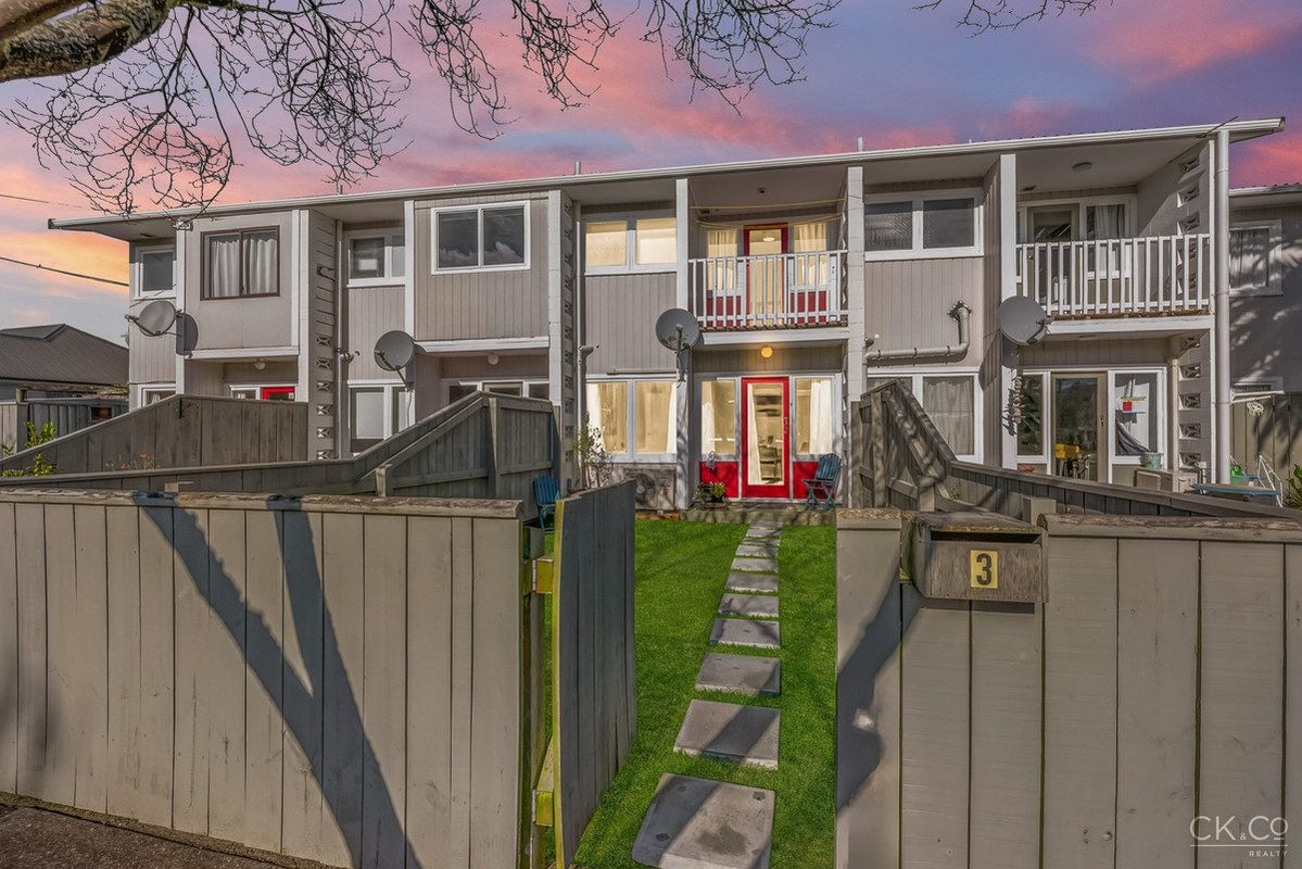 3/6 Keys Street, Elderslea, Upper Hutt - Carousel 1