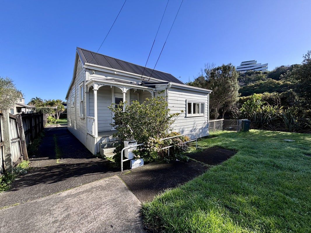 52 Kingsland Avenue, Kingsland, Auckland - Carousel 1