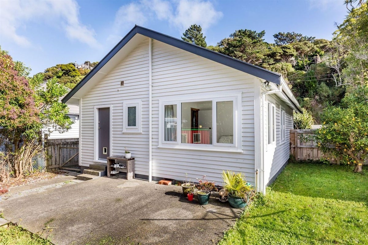 66 Airlie Road, Plimmerton, Porirua - Carousel 17