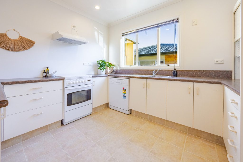 915 Avenue Road East, Parkvale, Hastings - Carousel 2