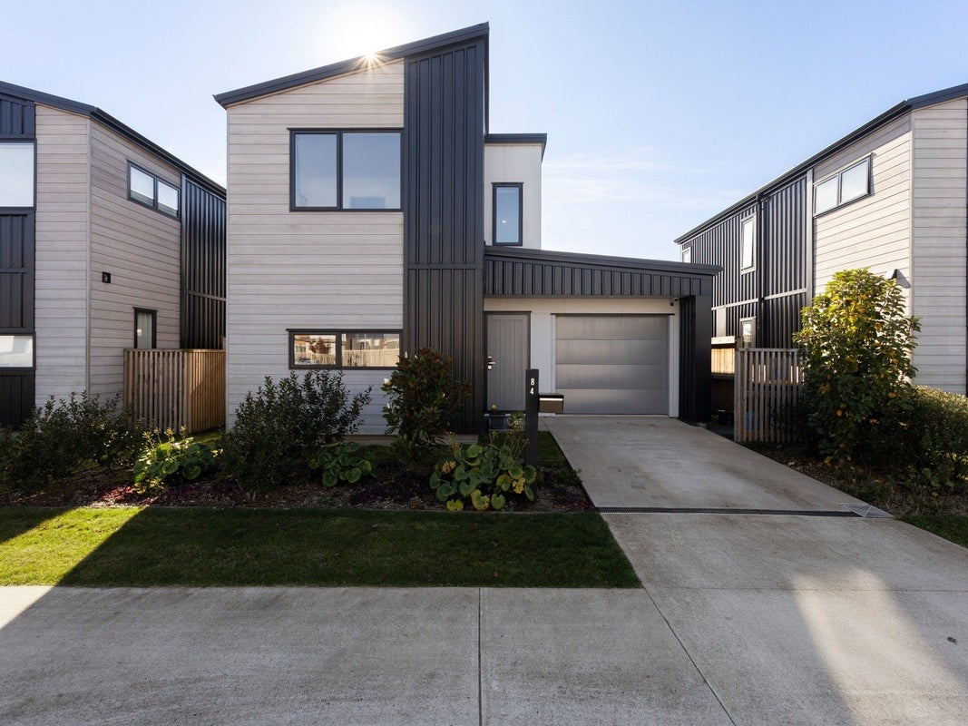 84 Jacks Landing Drive, Hamilton Lake, Hamilton - Carousel 1