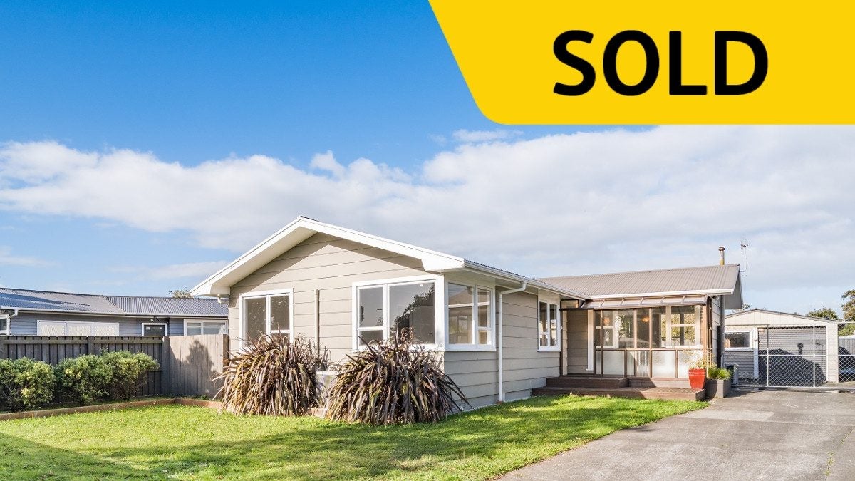 20 Rhodes Drive, Kelvin Grove, Palmerston North - Carousel 1