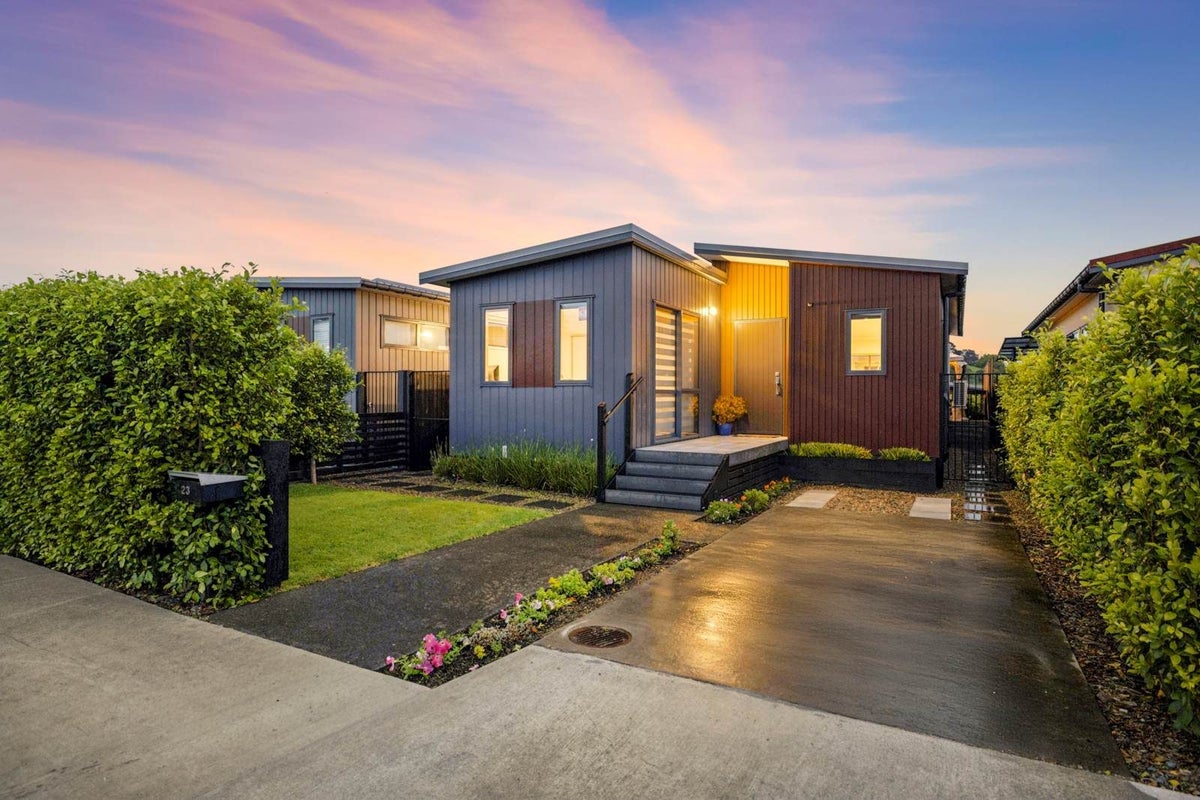 23 Pukanui Avenue, Totara Park, Auckland - Carousel 1