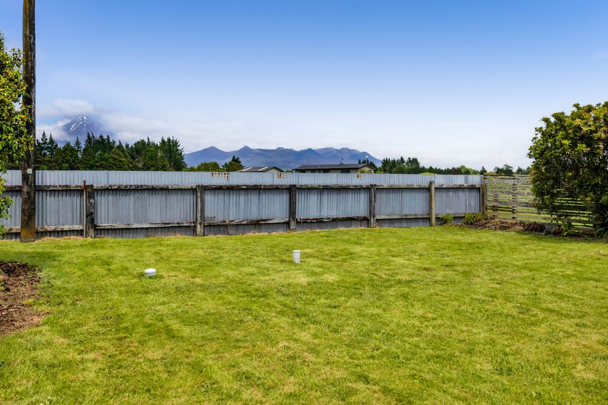 1138 Junction Road, Egmont Village, Inglewood - Carousel 19