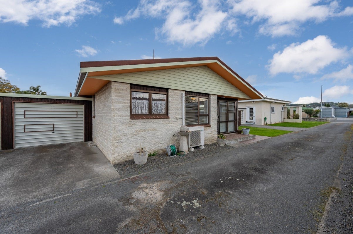 2/4 King Street, Taradale, Napier - Carousel 1