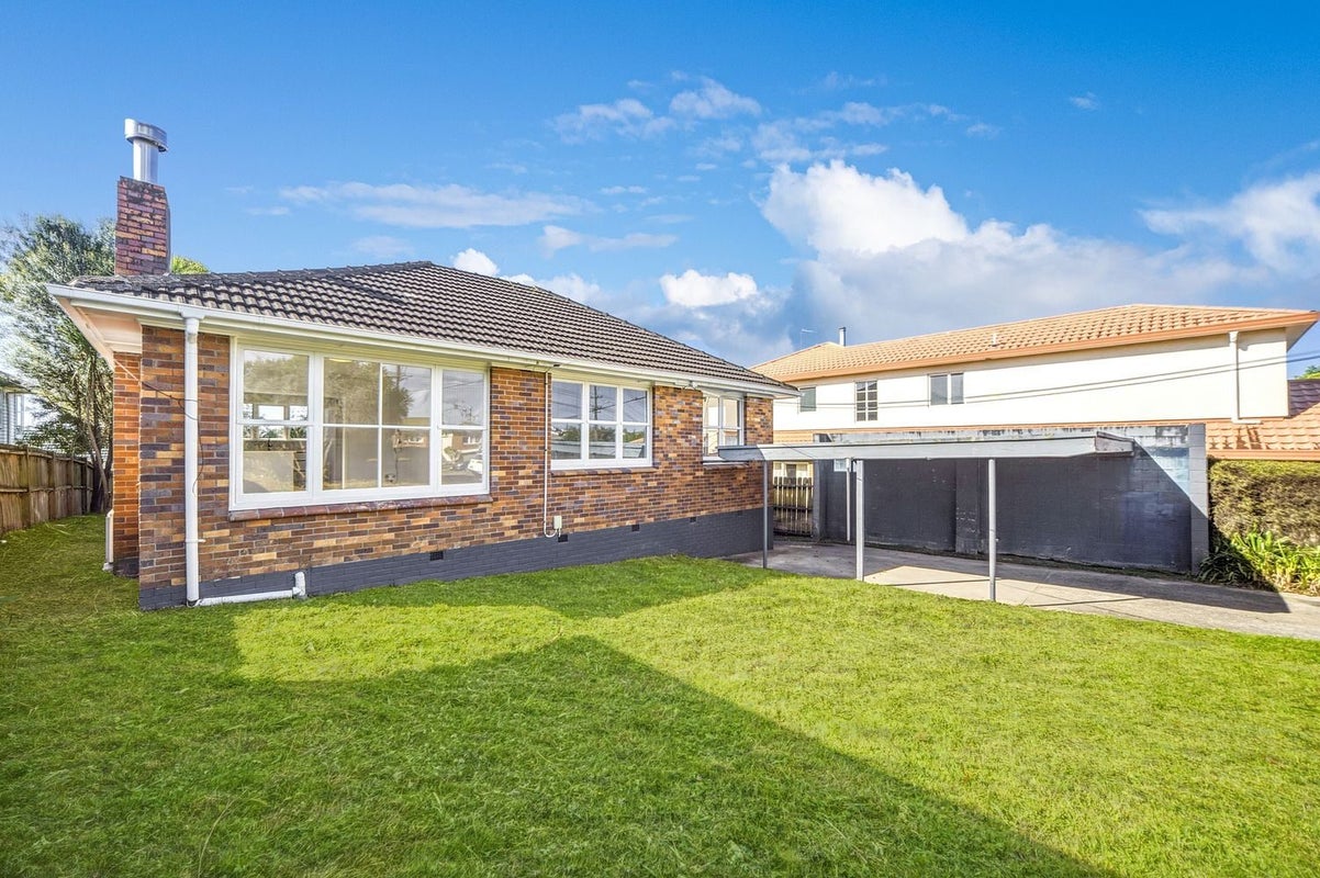 194 Chivalry Road, Glenfield, Auckland - Carousel 2