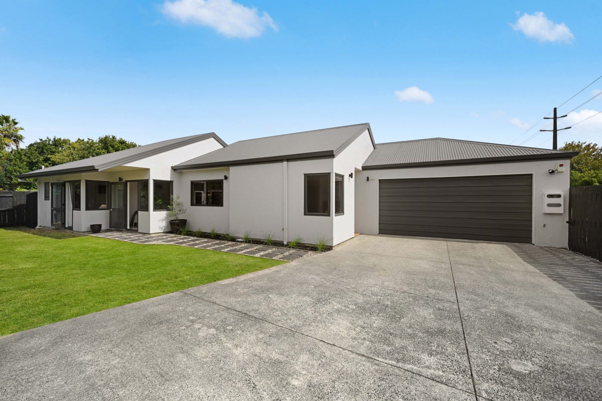 19A St Winifreds Avenue, Hamilton East, Hamilton - Carousel 1