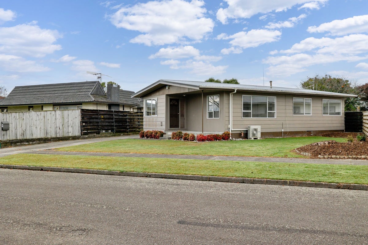 10 Geraldine Crescent, Cloverlea, Palmerston North - Carousel 21