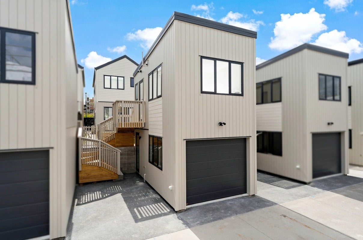 16 Toetoe Street, Westgate, Auckland - Carousel 1